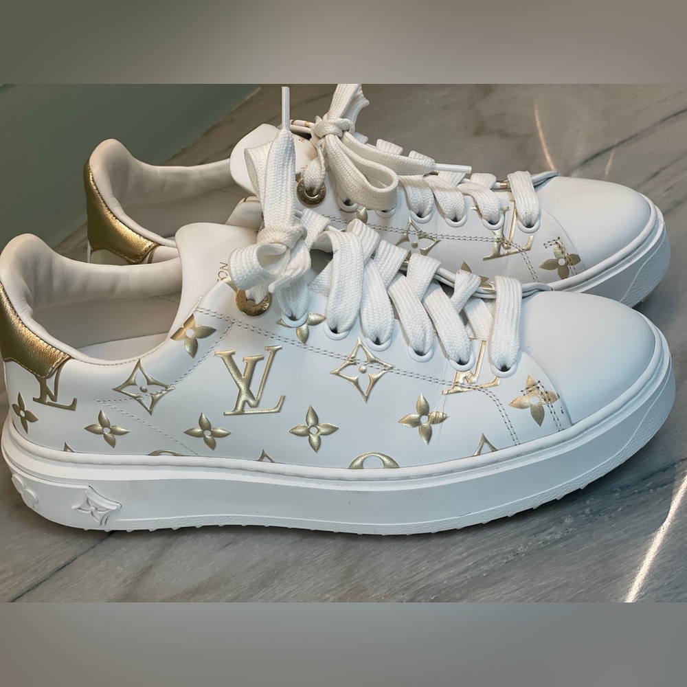 Authentic Louis Vuitton trainer time out leather sneakers 37.5